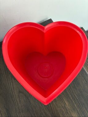 Vintage Fesco red heart waste basket, plastic,9.25”tall, 11” wide